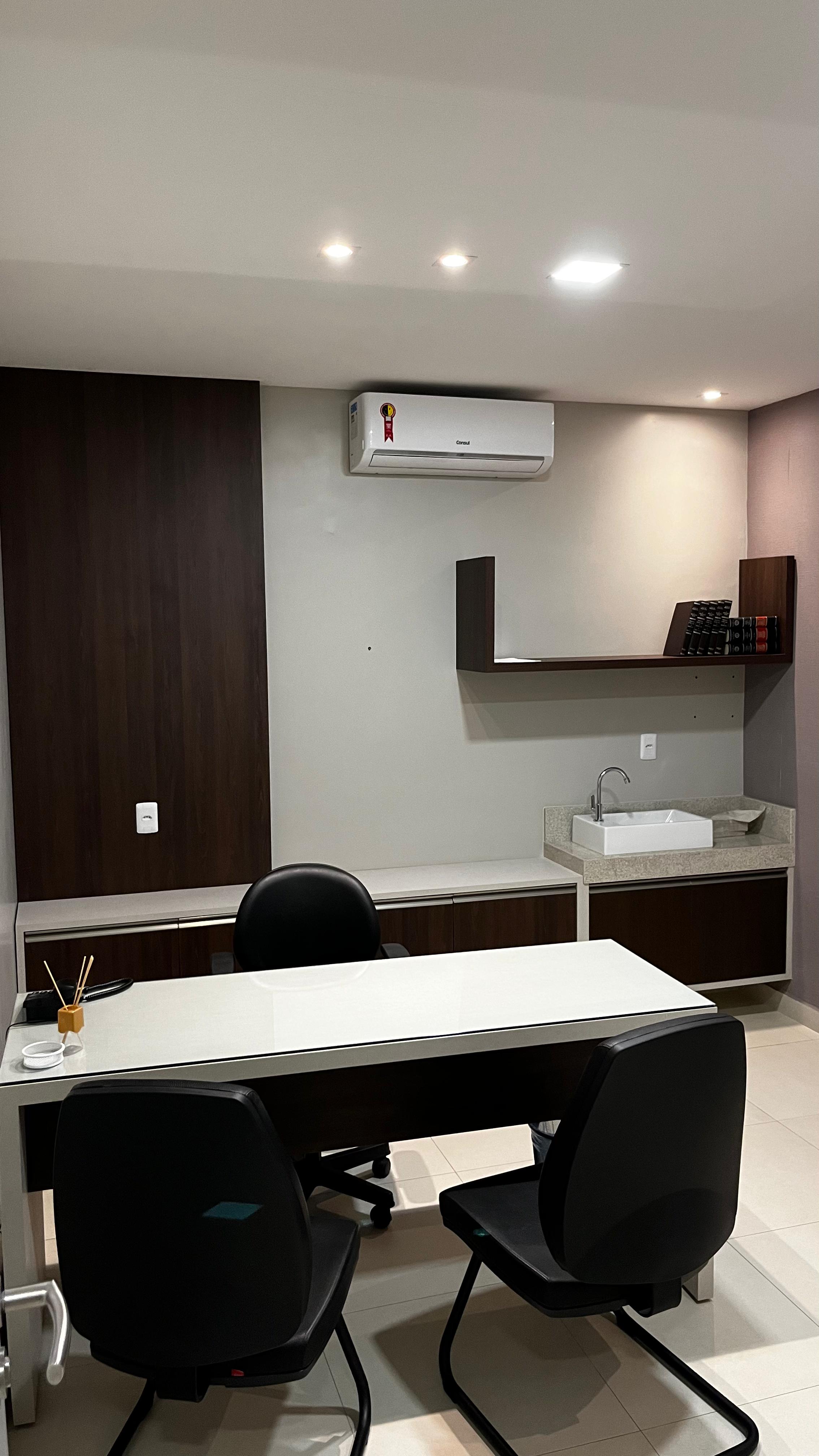 Sala de escritório completa